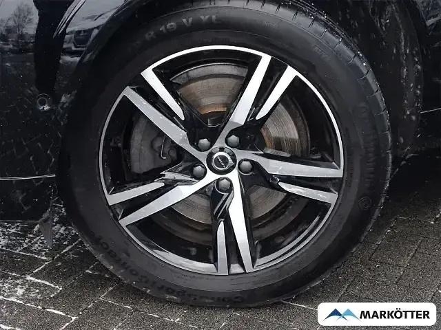 Gebraucht Volvo XC60 Plus 197 PS (144 kW) 2022 Schwarz SUV