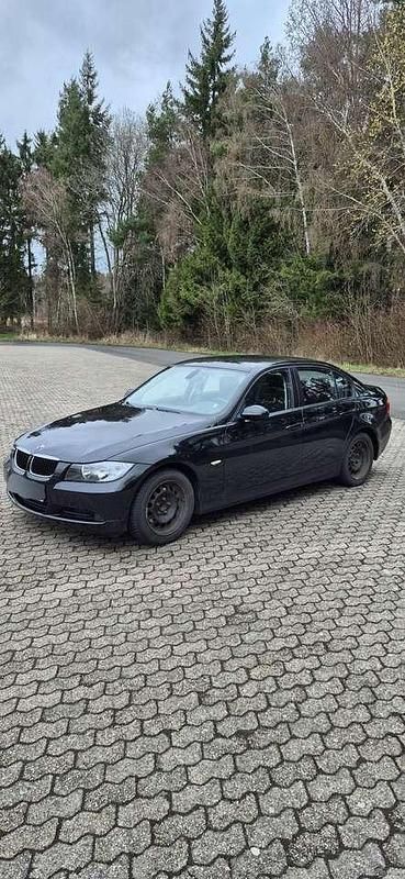 Gebraucht BMW 320 170 PS (125 kW) 2008 Schwarz Limousine