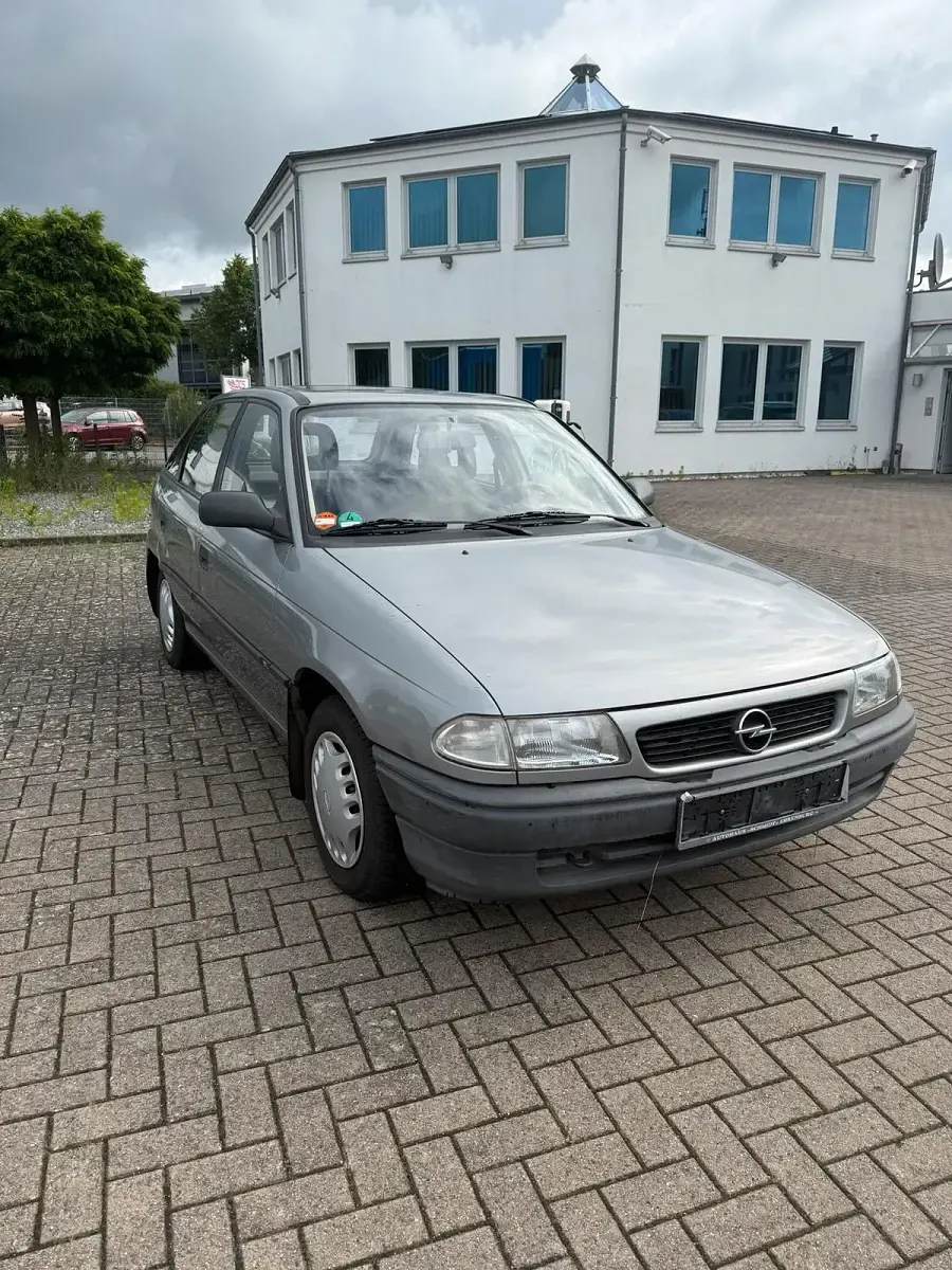 Gebraucht Opel Astra 60 PS (44 kW) 1995 Silber Kleinwagen