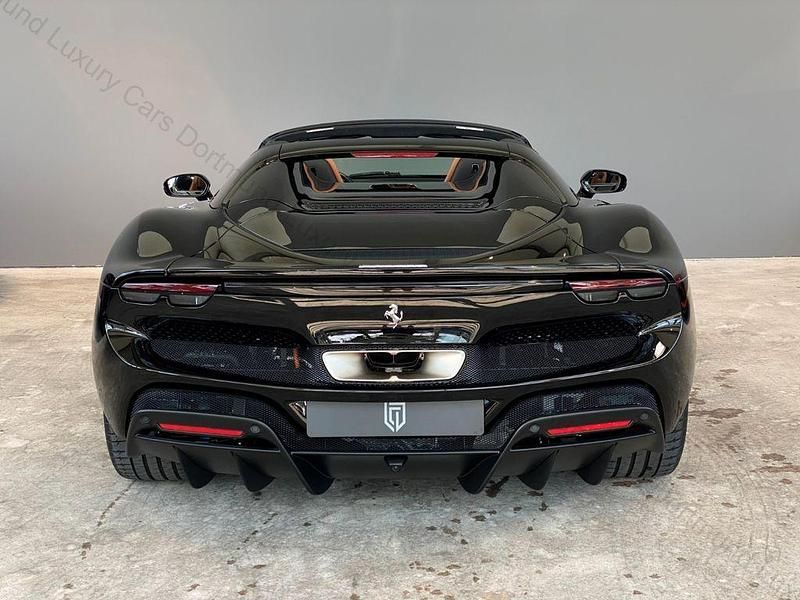 Gebraucht Ferrari 296 829 PS (609 kW) 2024 Schwarz Cabrio
