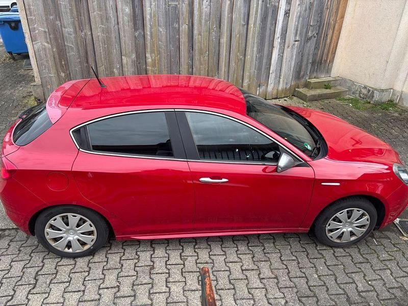 Gebraucht Alfa Romeo Giulietta 120 PS (88 kW) 2013 Rot Kleinwagen