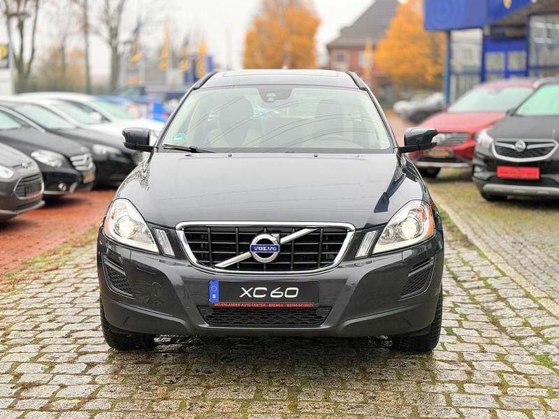 Grau Gebraucht 2013 Volvo XC60 Pro SUV | 11.999 € (Fairer Preis) - Bild 1/4