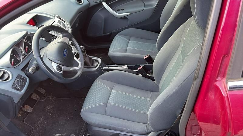 Gebraucht Ford Fiesta 97 PS (71 kW) 2009 Rot Kleinwagen