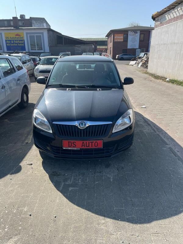 Schwarz Gebraucht 2010 Skoda Fabia Kombi | 3.990 € - Bild 1/4