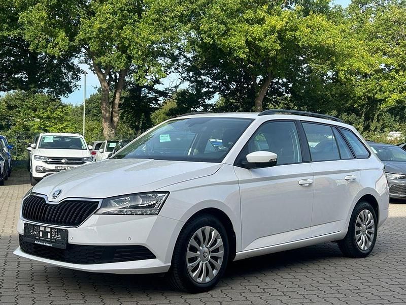 Weiß Gebraucht 2022 Skoda Fabia Kombi | 13.980 € (Guter Preis) - Bild 1/4