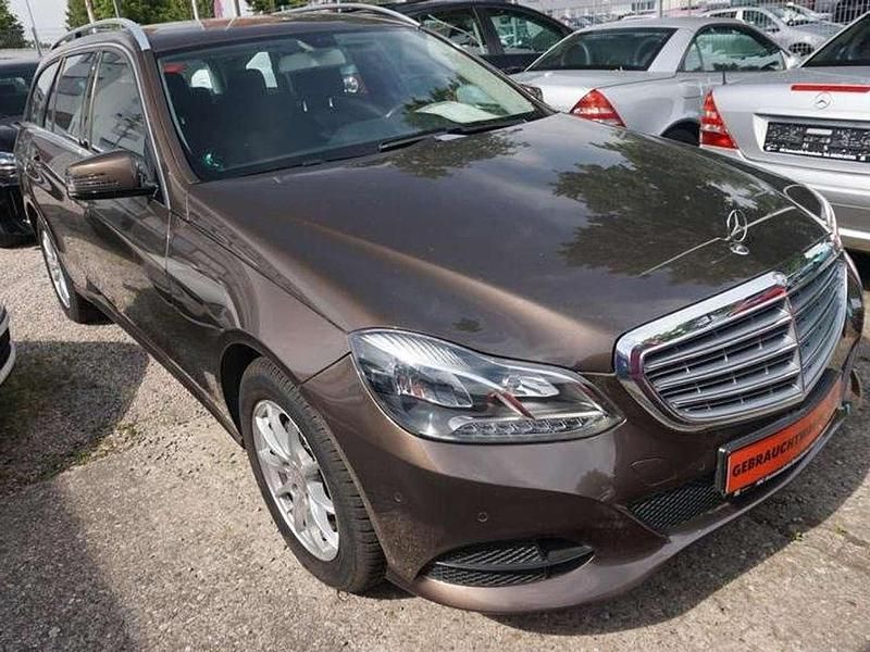 Dolomitbraun metalliclack Gebraucht 2014 Mercedes E300 Kombi | 22.850 € - Bild 1/4