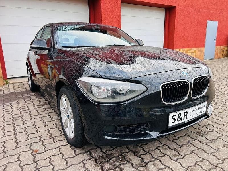 Schwarz Gebraucht 2012 BMW 116 Sport Line Kleinwagen | 4.900 € (Fairer Preis) - Bild 1/4