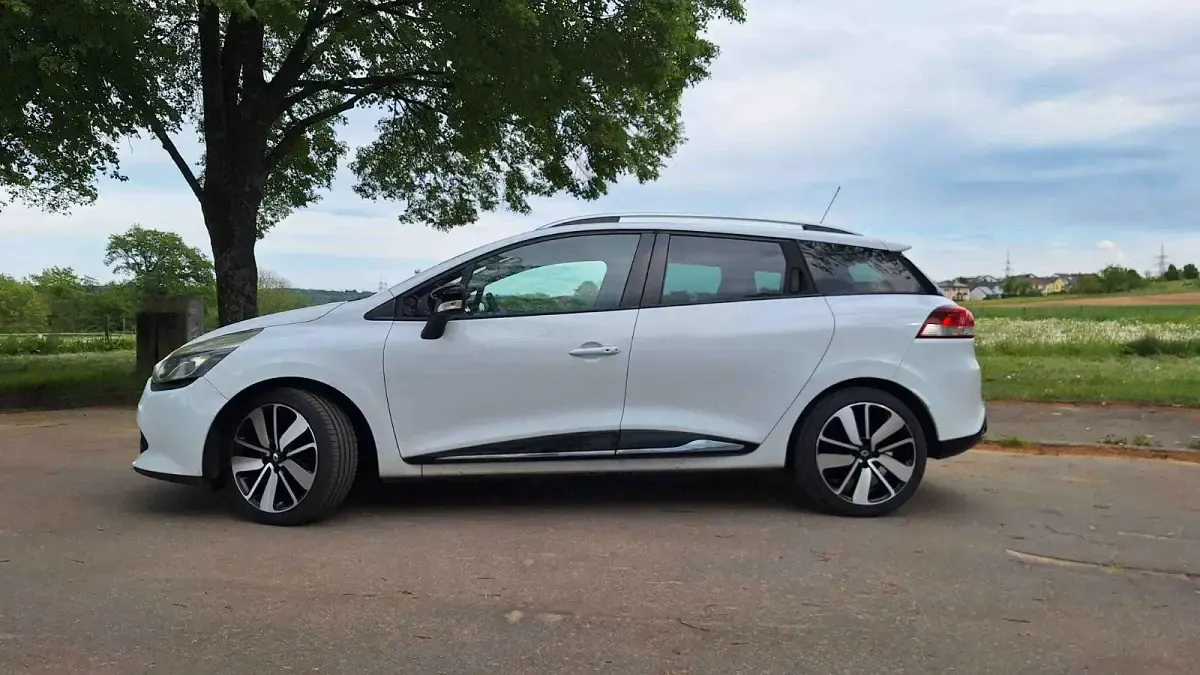 Gebraucht Renault Clio GrandTour Luxe 90 PS (66 kW) 2013 Weiß Kombi