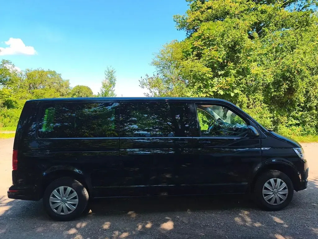 Gebraucht VW Caravelle Trendline 150 PS (110 kW) 2017 Schwarz Van