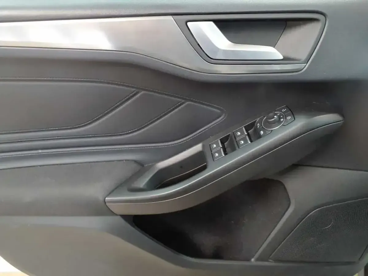 Gebraucht Ford Focus Titanium X 115 PS (84 kW) 2023 Frozen white Kombi