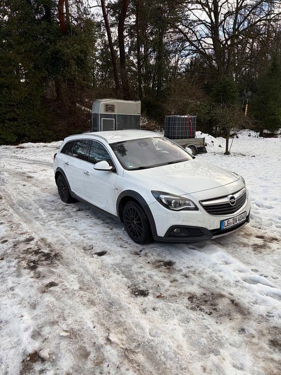 Weiß Gebraucht 2015 Opel Insignia Country Tourer Eco Kombi | 7.000 € (Guter Preis) - Bild 1/4