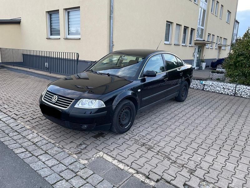 Gebraucht VW Passat 101 PS (74 kW) 2002 Schwarz Limousine