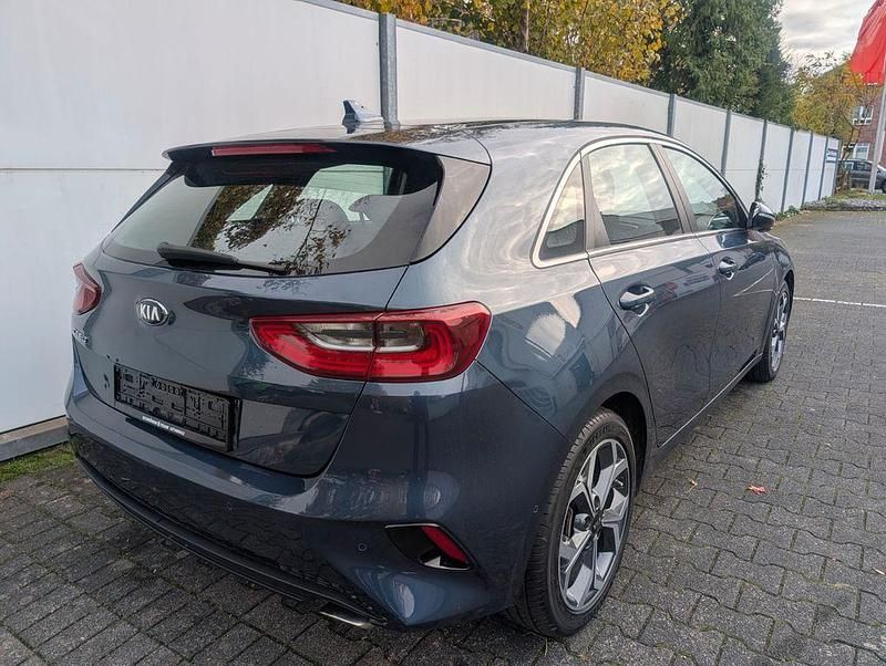 Gebraucht Kia Ceed 140 PS (102 kW) 2019 Blau Kleinwagen