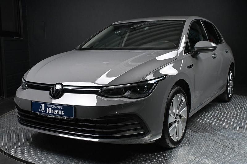 Grau Gebraucht 2020 VW Golf VIII Style Limousine | 20.840 € (Guter Preis) - Bild 1/4
