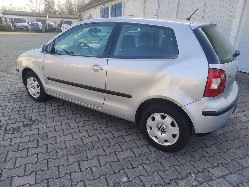 Gebraucht VW Polo Basis 64 PS (47 kW) 2002 Silber Limousine