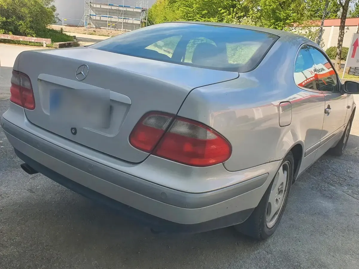 Gebraucht Mercedes CLK320 218 PS (160 kW) 1999 Silber Coupé