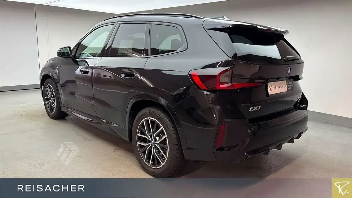 Gebraucht BMW iX1 M Sport 225 kW (306 PS) 2025 Saphirschwarz metallic SUV