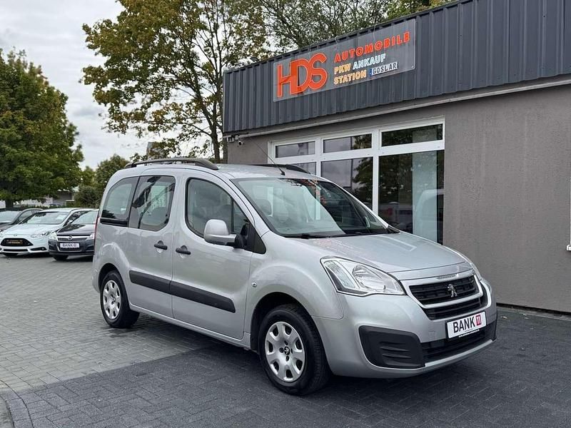 Gris aluminium Gebraucht 2016 Peugeot Partner Tepee Active Van / Kleinbus | 6.999 € (Fairer Preis) - Bild 1/4