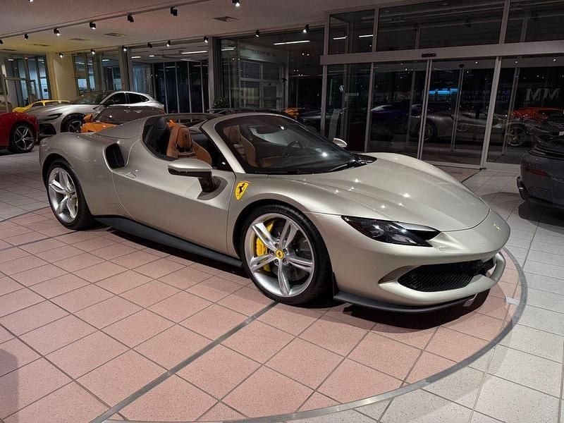 Gebraucht Ferrari 296 829 PS (609 kW) 2024 Grau Cabrio