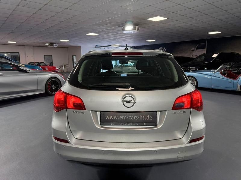 Gebraucht Opel Astra Edition 110 PS (80 kW) 2011 Silber Kombi