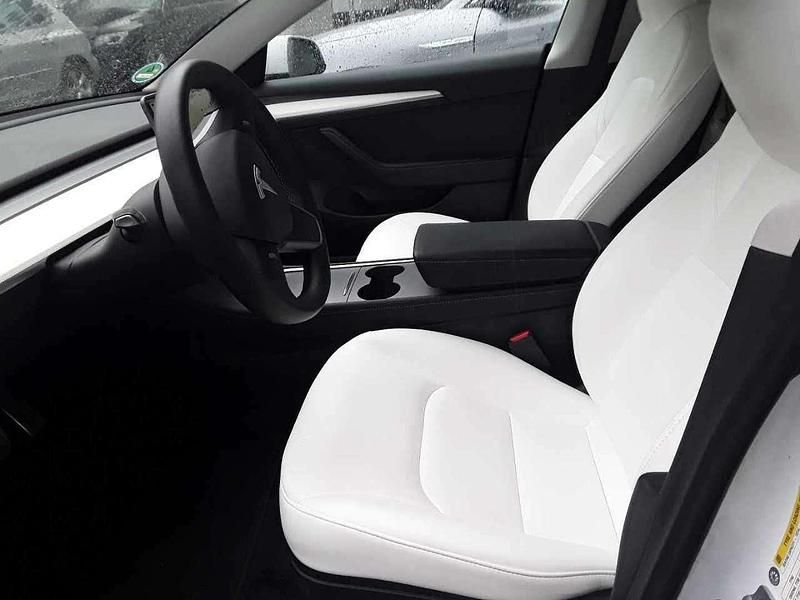Second-hand Tesla Model 3 239 kW (325 CP) 2022 Alb Berlinǎ