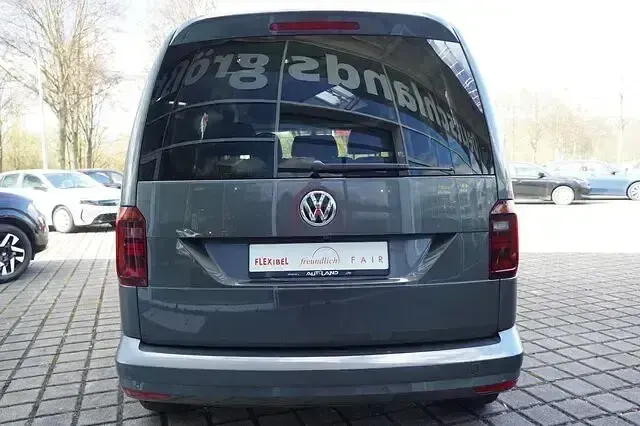 Używany VW Caddy 102 KM (75 kW) 2019 Srebrny Minivan