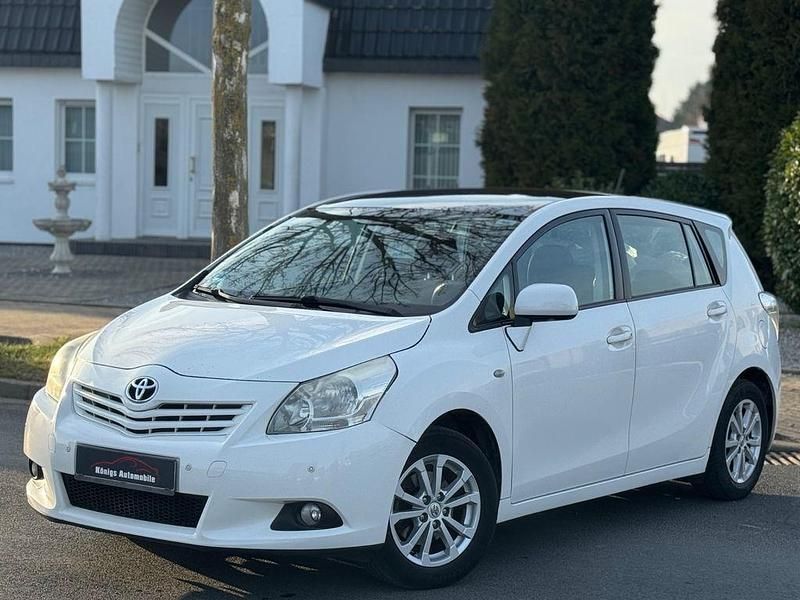 Gebraucht Toyota Verso Edition 132 PS (97 kW) 2011 Weiß Van / Kleinbus