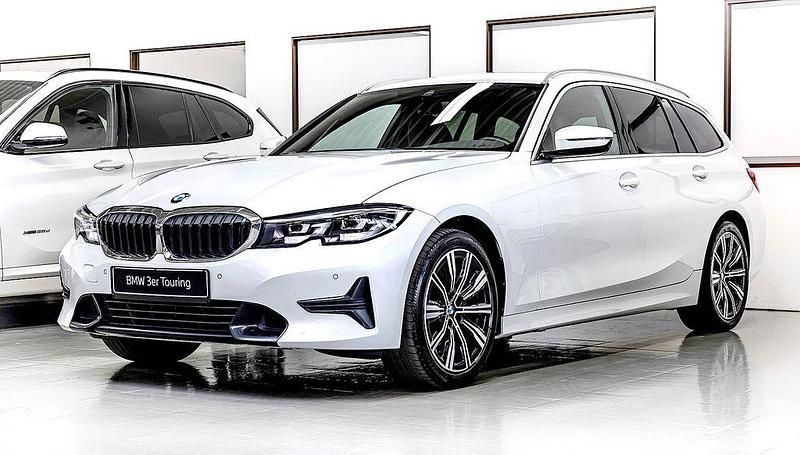 Weiß Gebraucht 2022 BMW 320 Sport Line Limousine | 24.500 € (Fairer Preis) - Bild 1/4