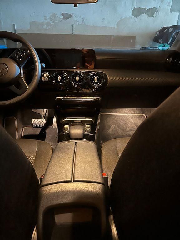 Gebraucht Mercedes A200 150 PS (110 kW) 2022 Schwarz Limousine