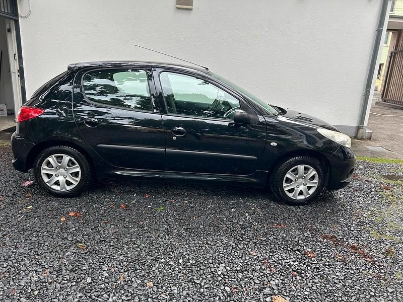 Schwarz Gebraucht 2009 Peugeot 206+ Kleinwagen | 2.500 € - Bild 1/4