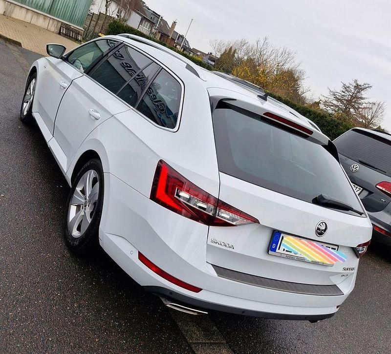 Gebraucht Skoda Superb LAURIN & KLEMENT 280 PS (205 kW) 2017 Weiß Kombi