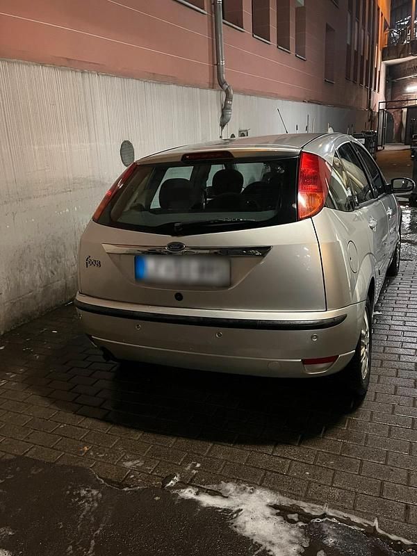 Gebraucht Ford Focus 100 PS (73 kW) 2001 Silber Kleinwagen