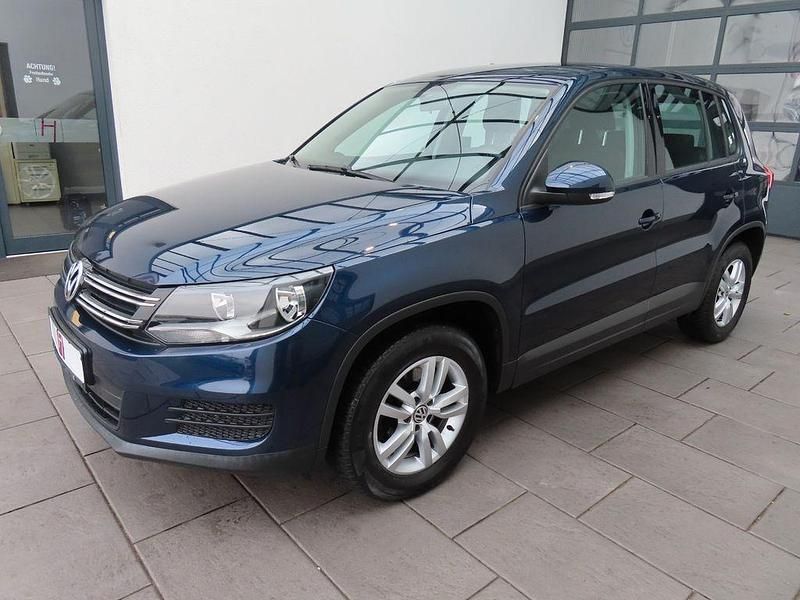 Blau Gebraucht 2015 VW Tiguan Trendline SUV | 10.690 € (Guter Preis) - Bild 1/4