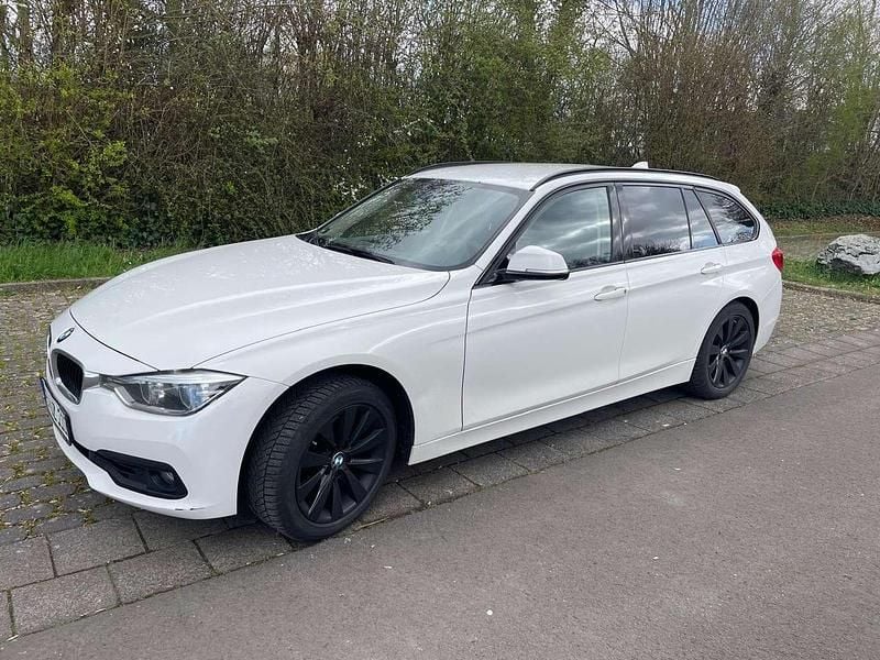 Gebraucht BMW 330 Advantage 258 PS (189 kW) 2015 Weiß Kombi