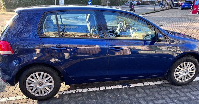 Blau Gebraucht 2010 VW Golf VI Limousine | 5.399 € (Fairer Preis) - Bild 1/4