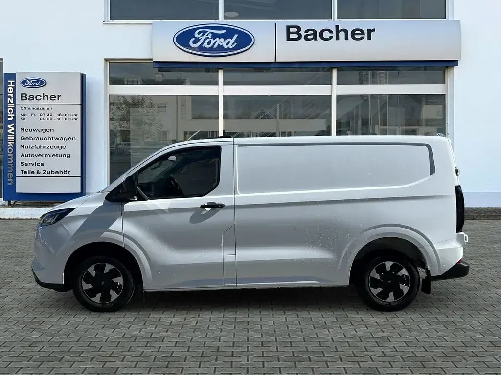 Second-hand Ford Transit Custom 232 CP (170 kW) 2025 Alb Berlinǎ