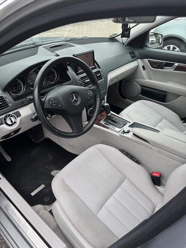 Grau Gebraucht 2010 Mercedes C250 Limousine | 10.999 € (Teuer) - Bild 1/4