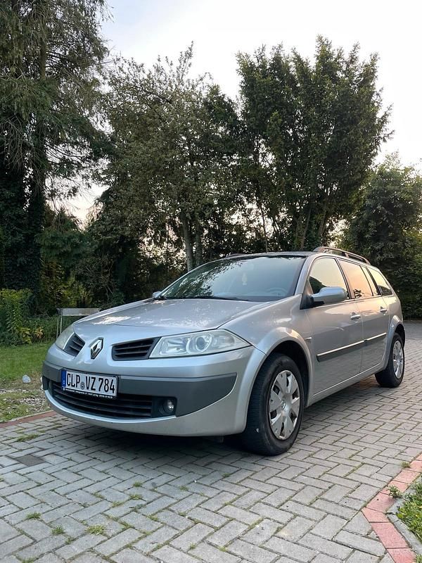 Grau Gebraucht 2006 Renault Mégane GrandTour Kombi | 2.300 € (Fairer Preis) - Bild 1/4