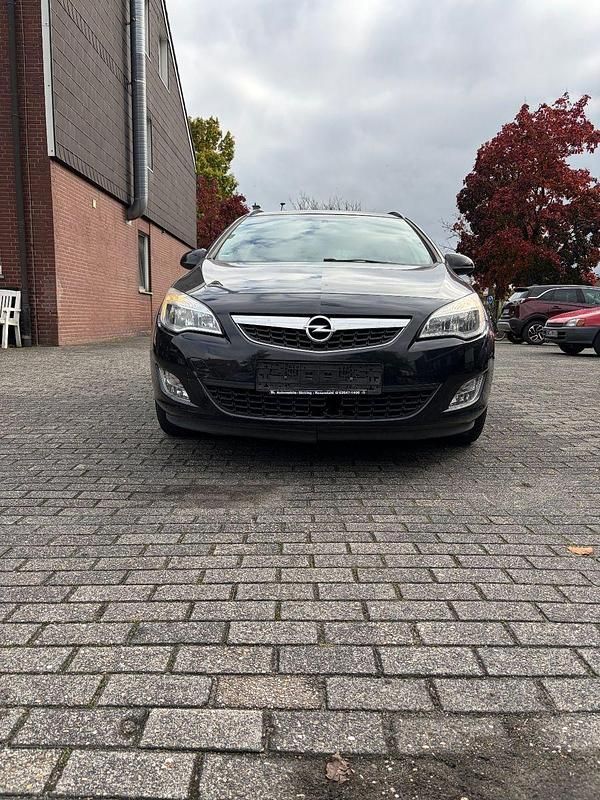 Schwarz Gebraucht 2011 Opel Astra Kombi | 2.850 € (Superpreis) - Bild 1/4
