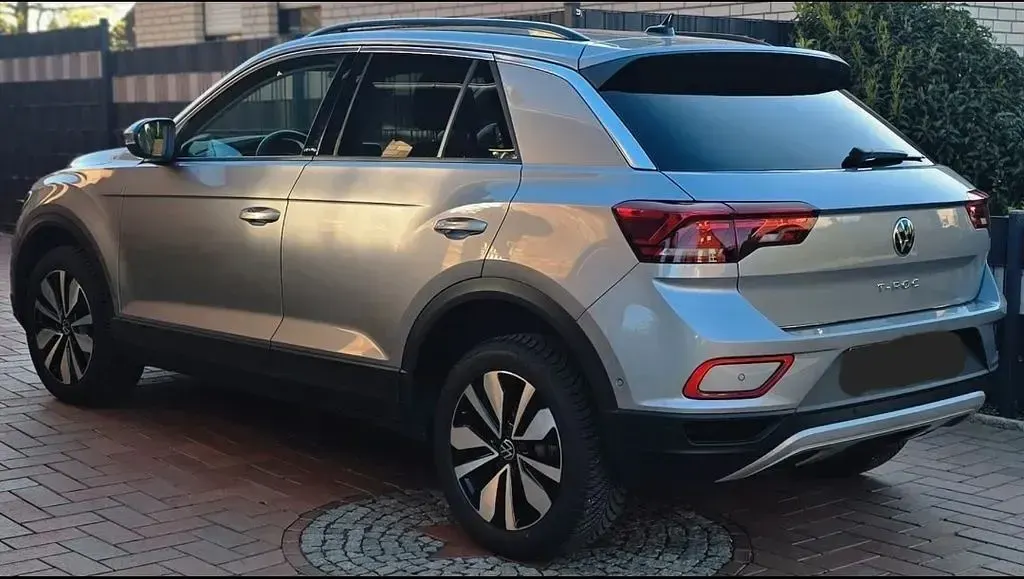 Second-hand VW T-Roc Move 116 CP (85 kW) 2024 Argintiu SUV