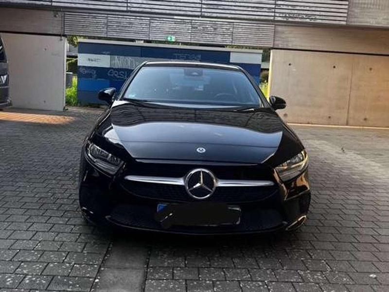 Schwarz Gebraucht 2019 Mercedes A200 Limousine | 19.900 € (Etwas zu teuer) - Bild 1/4