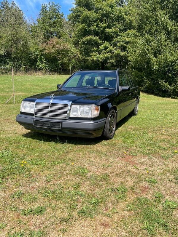 Schwarz Gebraucht 1992 Mercedes E320 Kombi | 17.500 € - Bild 1/4