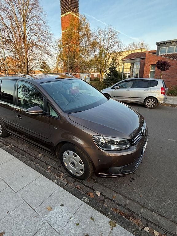 Braun Gebraucht 2013 VW Touran Life Van / Kleinbus | 6.900 € (Superpreis) - Bild 1/4