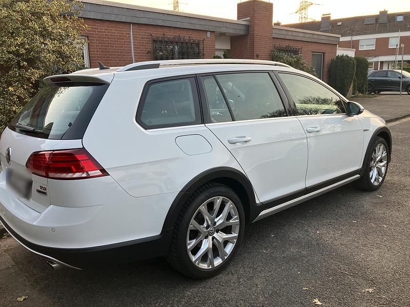 Gebraucht VW Golf Alltrack 179 PS (131 kW) 2018 Weiß Kombi