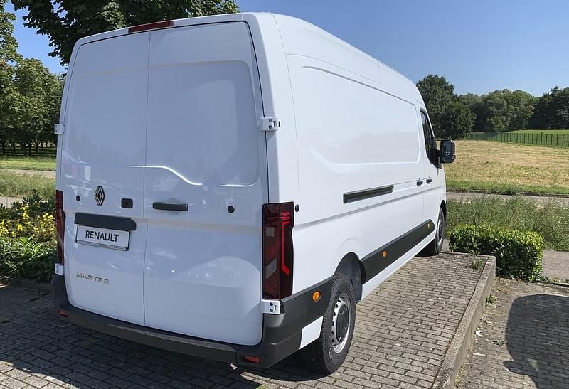Nowe Renault Master 150 KM (110 kW) 2025 Biały Minivan