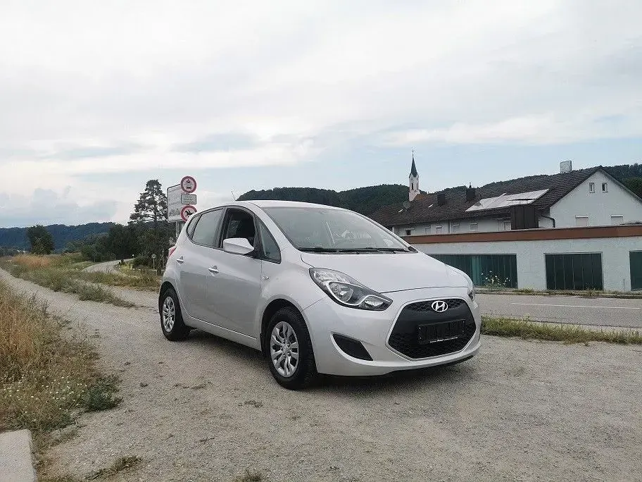 Gebraucht Hyundai i20 125 PS (91 kW) 2019 Silber Kleinwagen