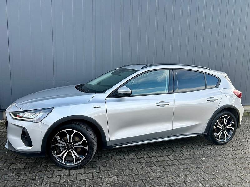 Gebraucht Ford Focus Active 155 PS (114 kW) 2022 Silber Limousine