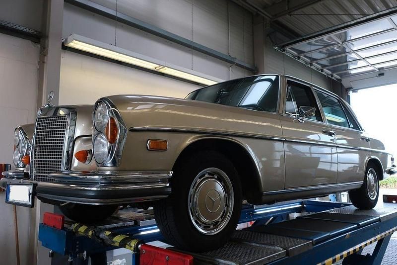 Gebraucht Mercedes 280 160 PS (117 kW) 1969 Gold Limousine