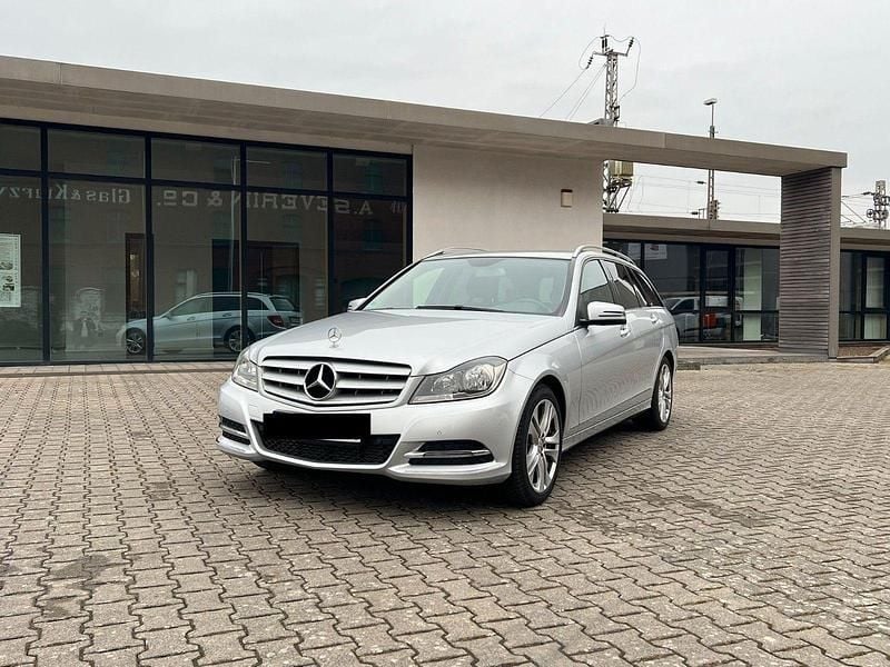 Gebraucht Mercedes C180 Avantgarde 156 PS (114 kW) 2014 Silber Kombi