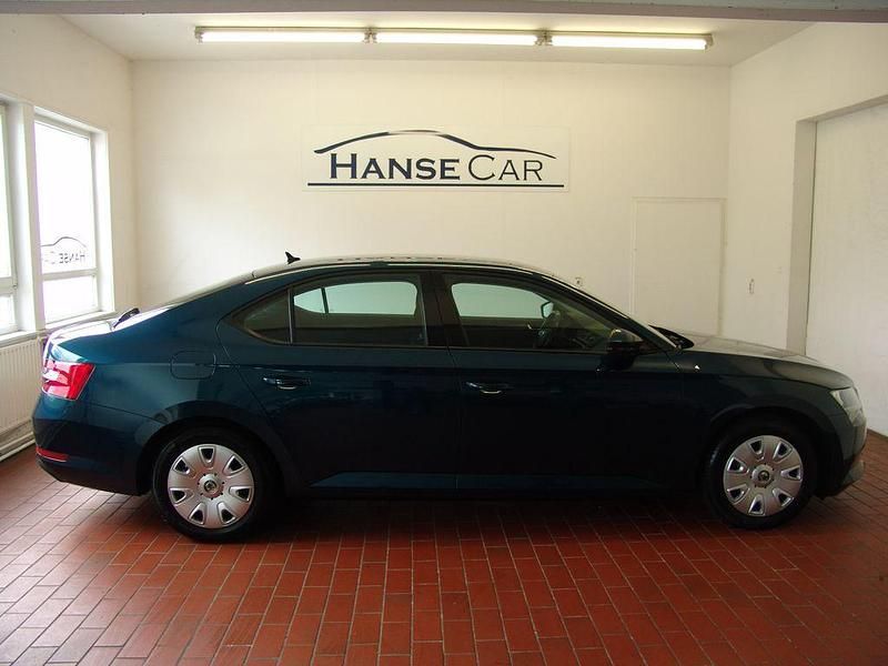 Gebraucht Skoda Superb Active 125 PS (91 kW) 2017 Blau Limousine